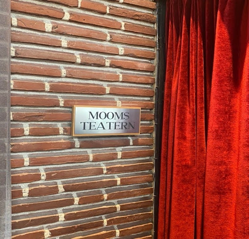 A picture about MoomsTeatern´s sign.