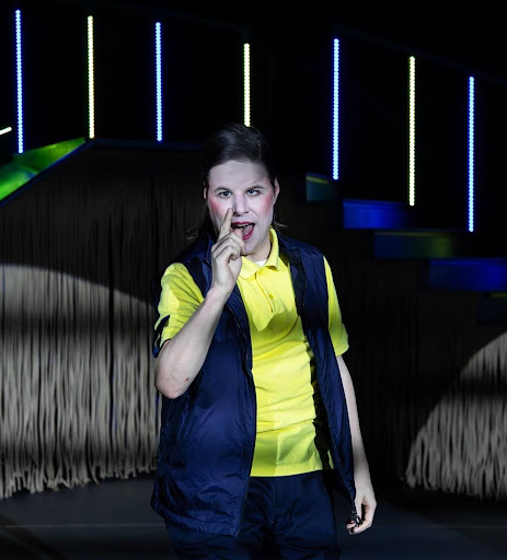 An actor on a stage in production Alla heter Knut.