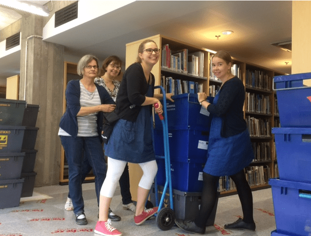 Kirjastolaiset muuttohommissa