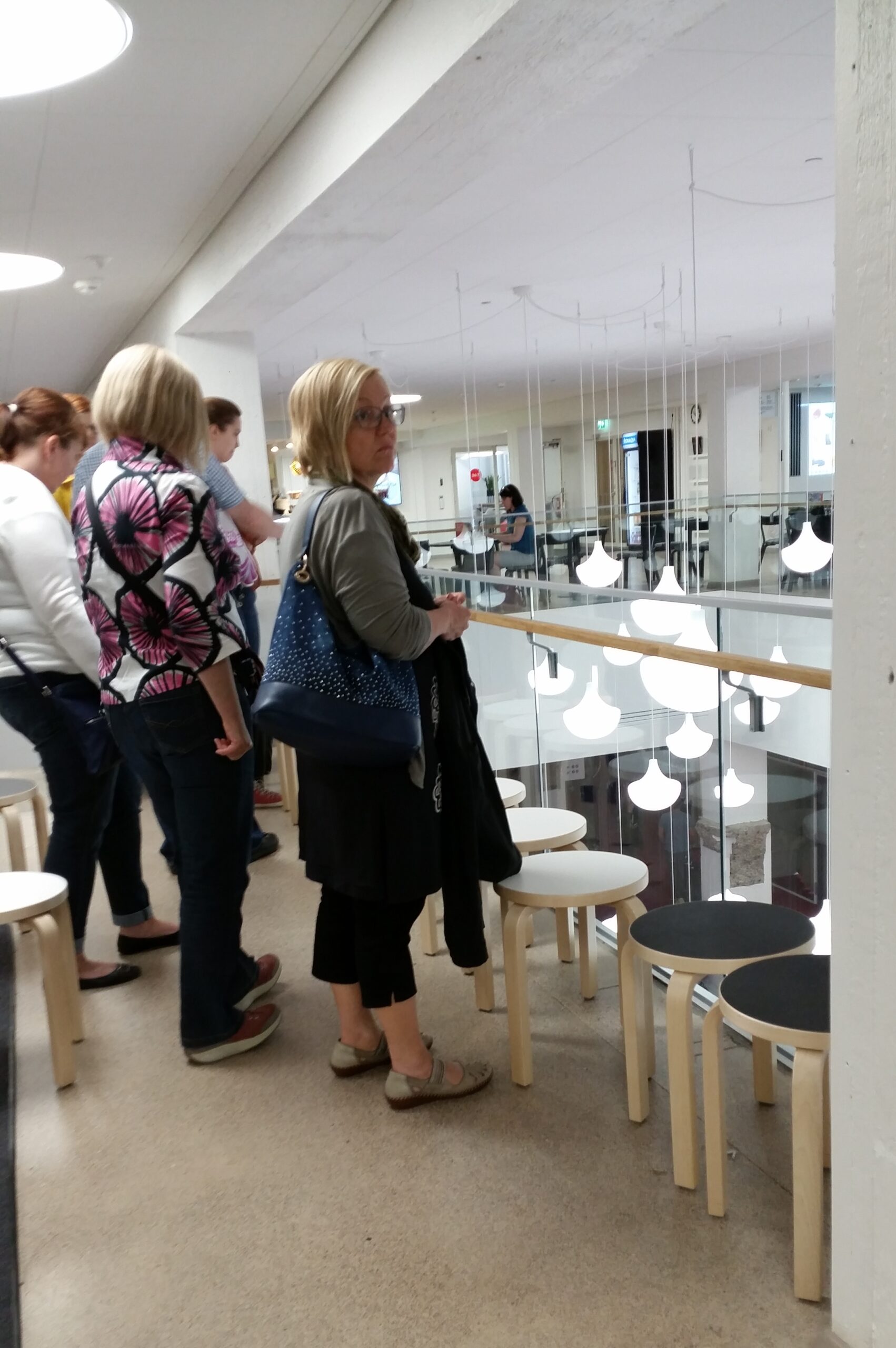 Valoa ja vaihtelevia pintoja