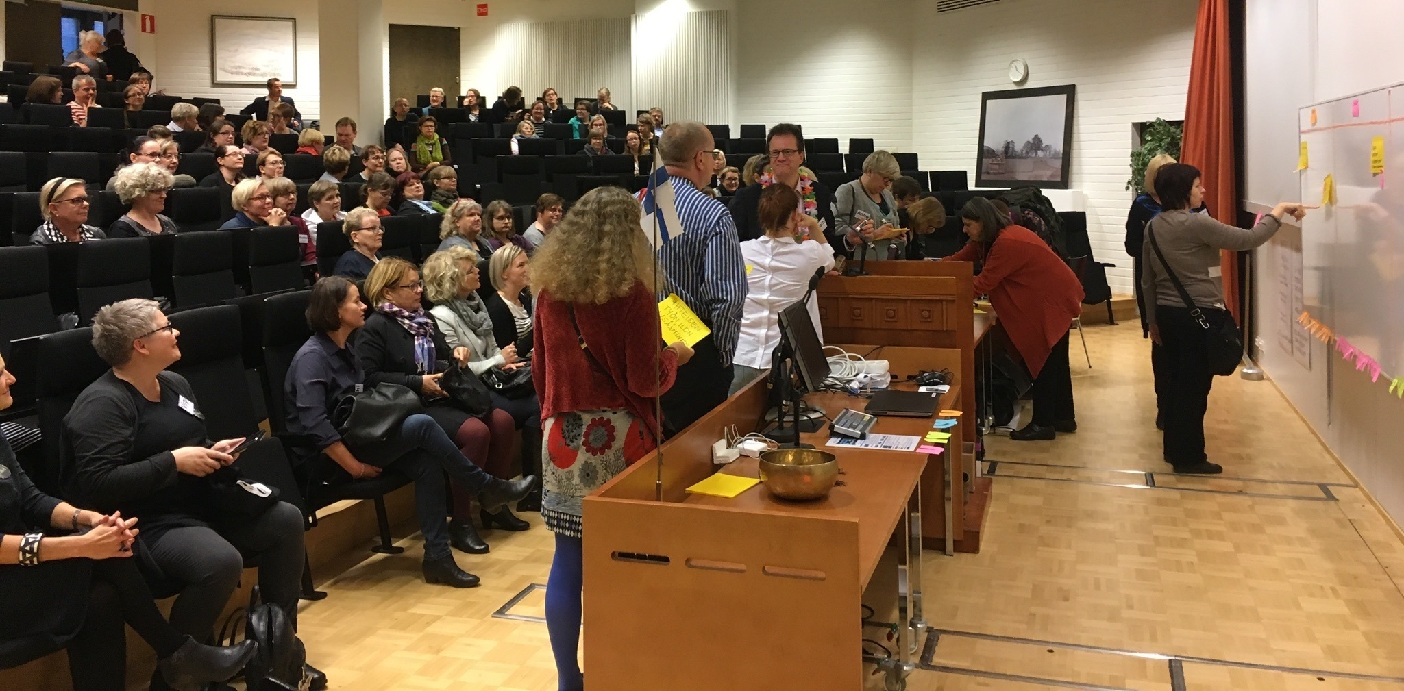 Kaikki osallistujat toivat kysymyksiä keskusteluun.