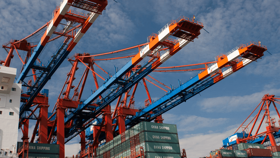 Kontteja ja nostureita